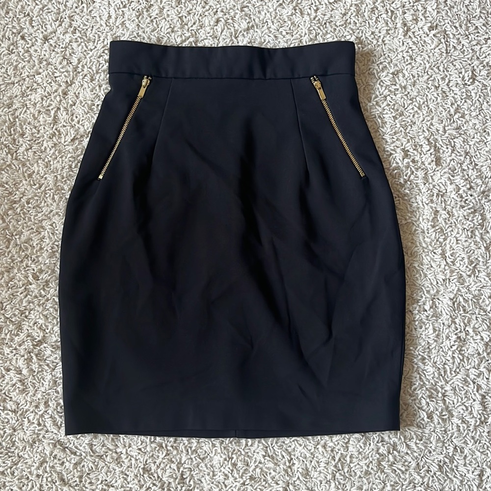 H&M black pencil skirt with gold zippers women’s size 4